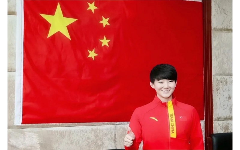 來了，世界冠軍宮乃瑩！